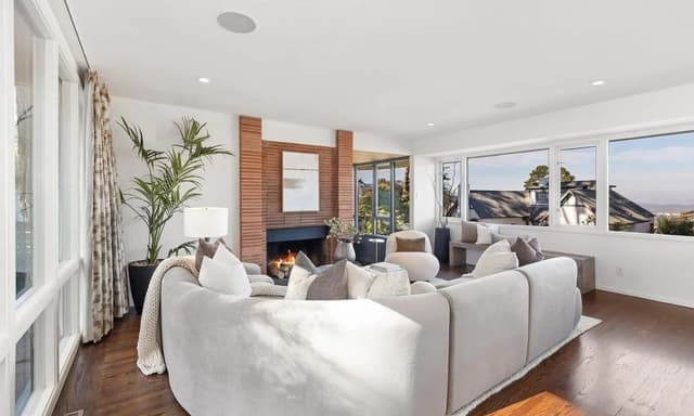 Kitchen listing photo